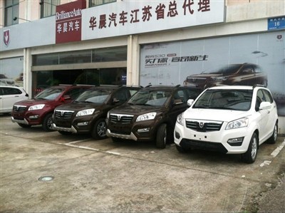 車(chē)屁股全部對(duì)準(zhǔn)了攝像頭